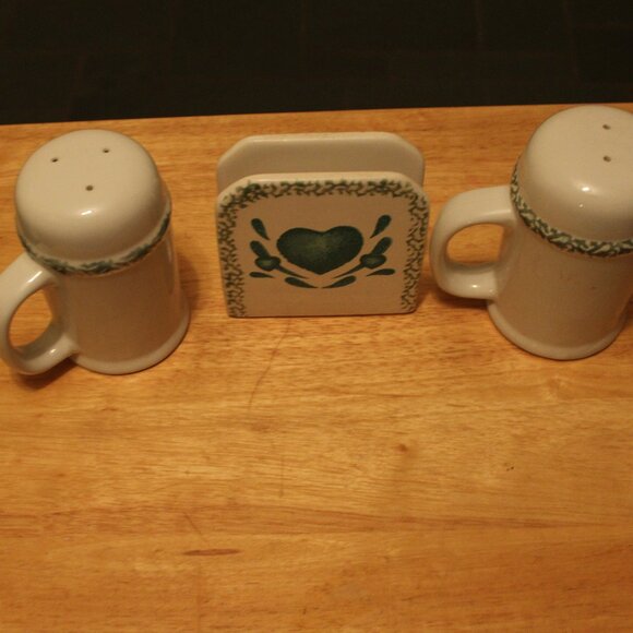 Green Heart Napkin Holder, Salt and Pepper Shaker - Picture 3 of 4
